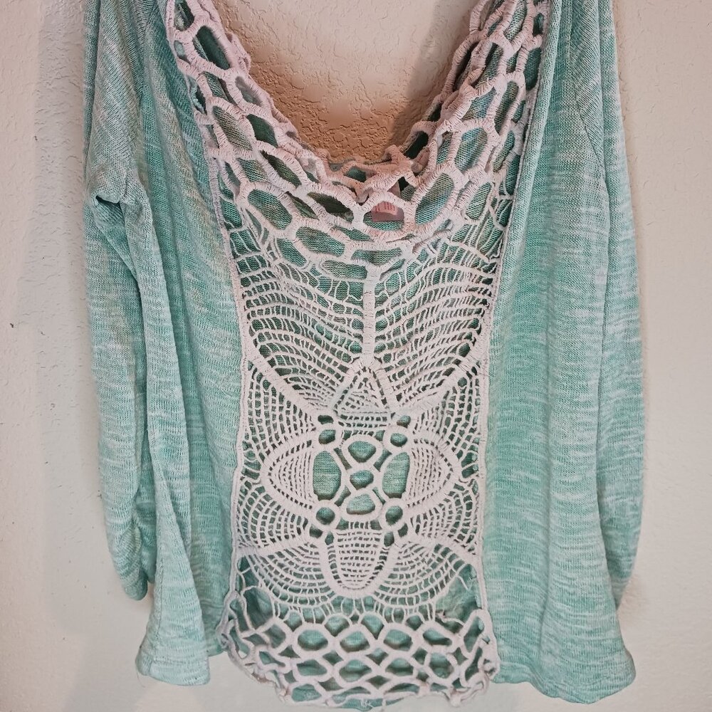 Long leave shirt with open knitted back and hood
